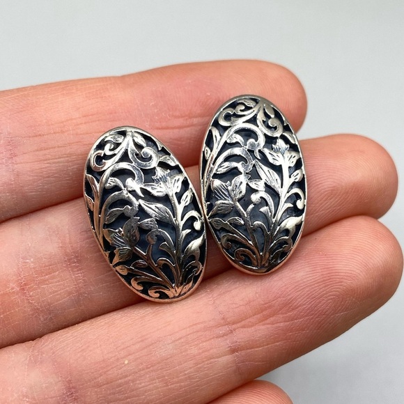 Vintage Floral Filigree Oval Post Earrings - Picture 1 of 7
